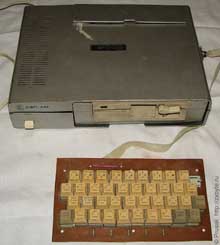 Этот ″Балтик″ с контроллером Beta Disk Interface смонтировали в корпусе от какого-то другого аппарата