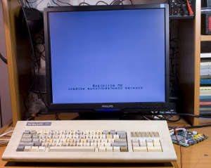 Компьютер Байт, подключенный к SVGA монитору через конвертер GBS 8200